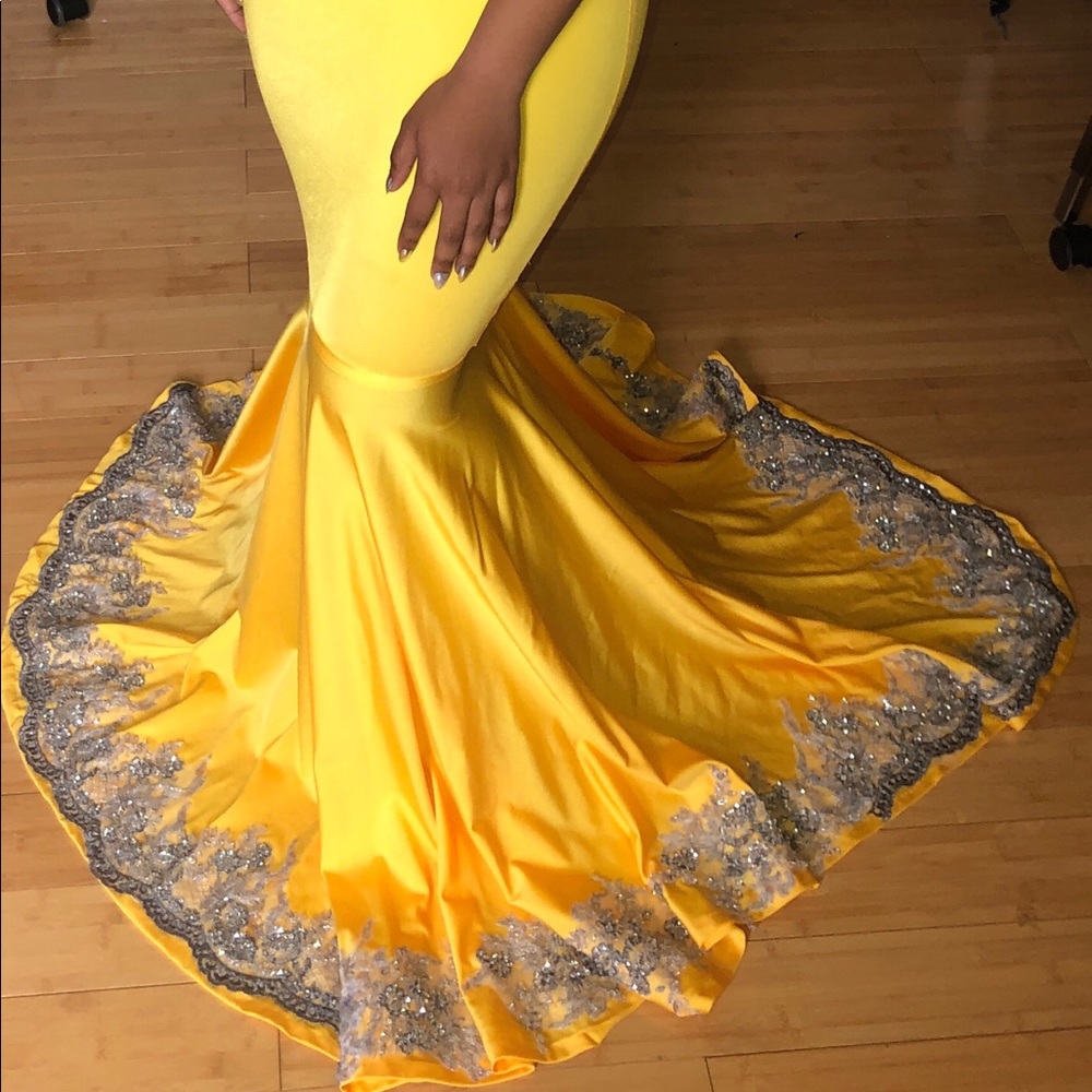 Size Small. Model 5”2 - Picture 3 of 3